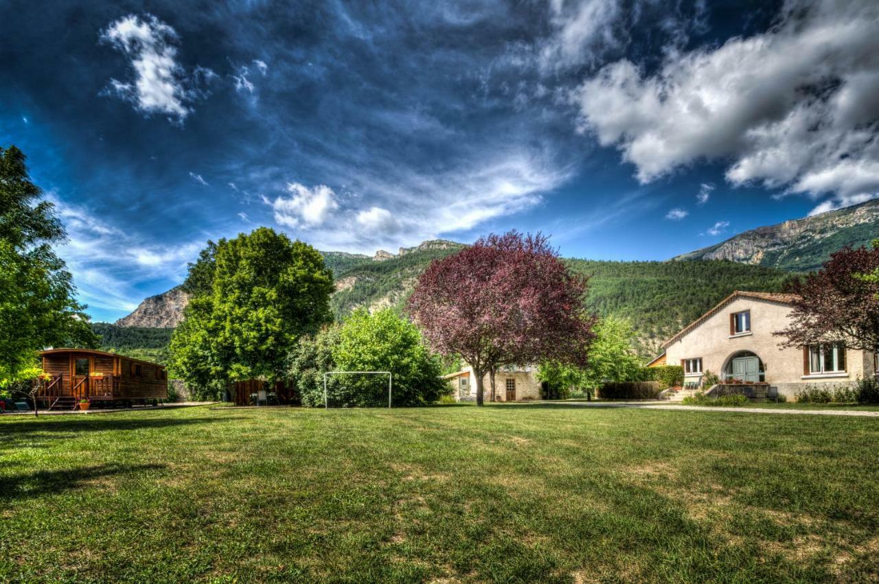 La Roulotte Villa Châtillon-en-Diois Exteriör bild